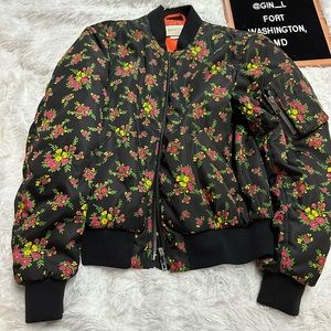 100% Authentic GUCCI Floral Bouquets Print Bomber Jacket Size 38 (US 2-4)
